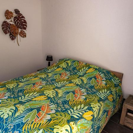 T2,Port, mer, piscine, climatisation,parking, WIFI Fréjus Esterno foto