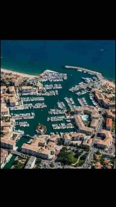 T2,Port, mer, piscine, climatisation,parking, WIFI Fréjus Esterno foto