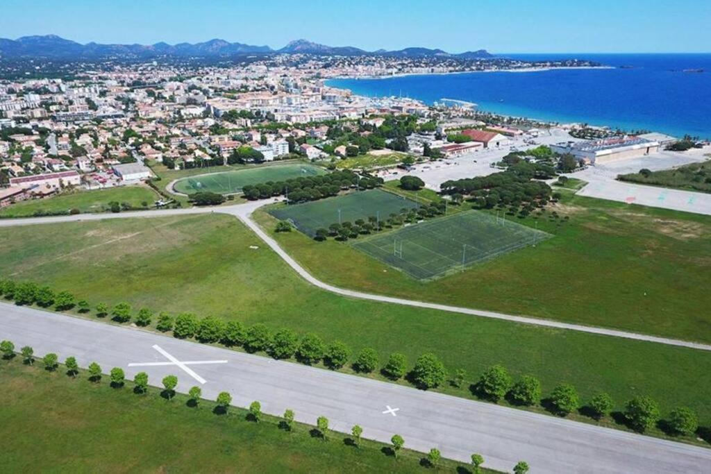 T2,Port, mer, piscine, climatisation,parking, WIFI Fréjus Esterno foto