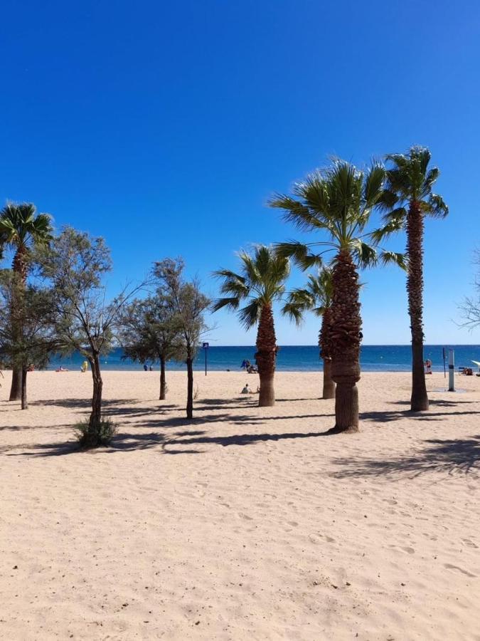 T2,Port, mer, piscine, climatisation,parking, WIFI Fréjus Esterno foto