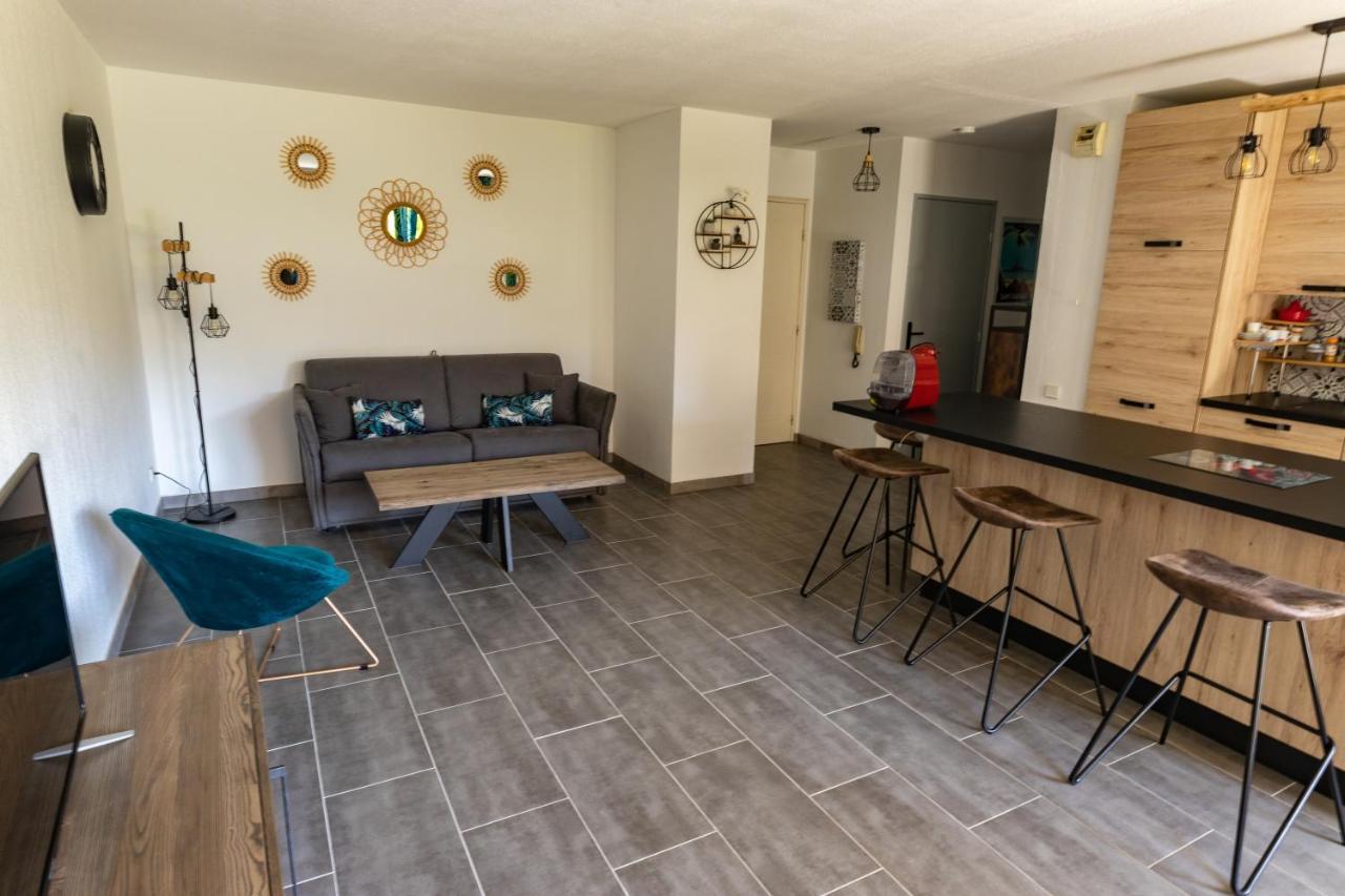 T2,Port, mer, piscine, climatisation,parking, WIFI Fréjus Esterno foto