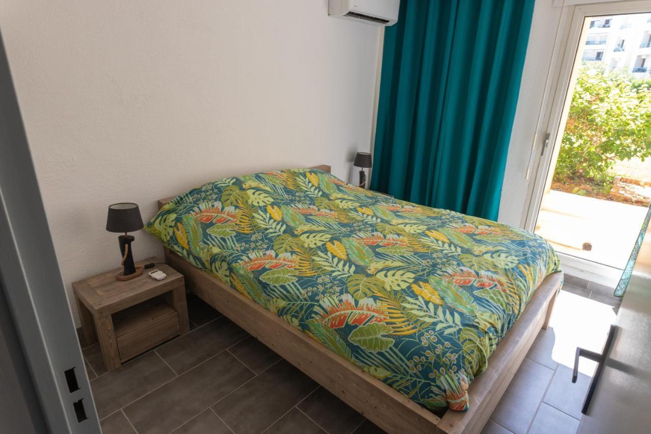 T2,Port, mer, piscine, climatisation,parking, WIFI Fréjus Esterno foto