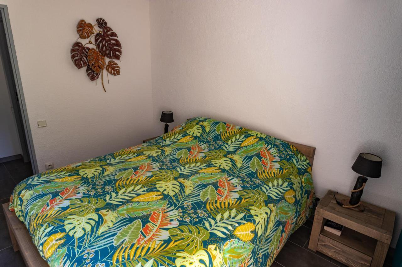 T2,Port, mer, piscine, climatisation,parking, WIFI Fréjus Esterno foto