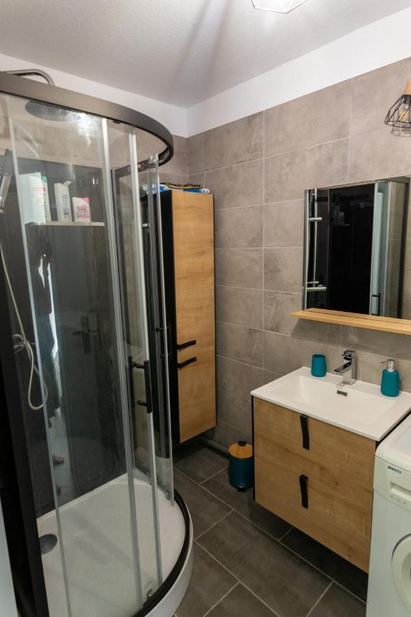 T2,Port, mer, piscine, climatisation,parking, WIFI Fréjus Esterno foto