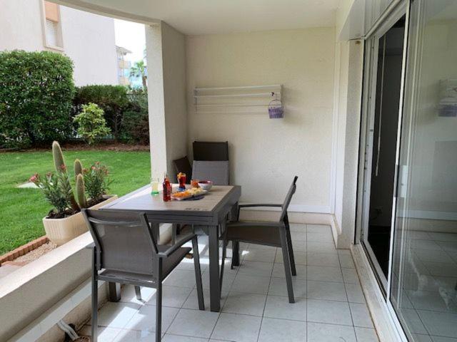 T2,Port, mer, piscine, climatisation,parking, WIFI Fréjus Esterno foto